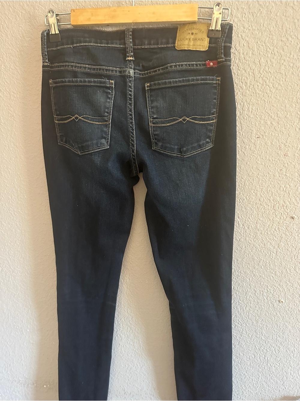 Lucky Brand Women's Skinny Jeans in Dark Blue Wash - Picture 2 of 7